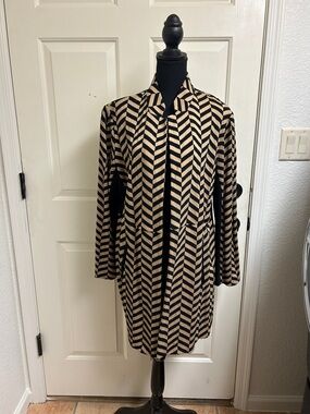 Chico's geometric jacquard duster jacket in black and tan, herringbone pattern,